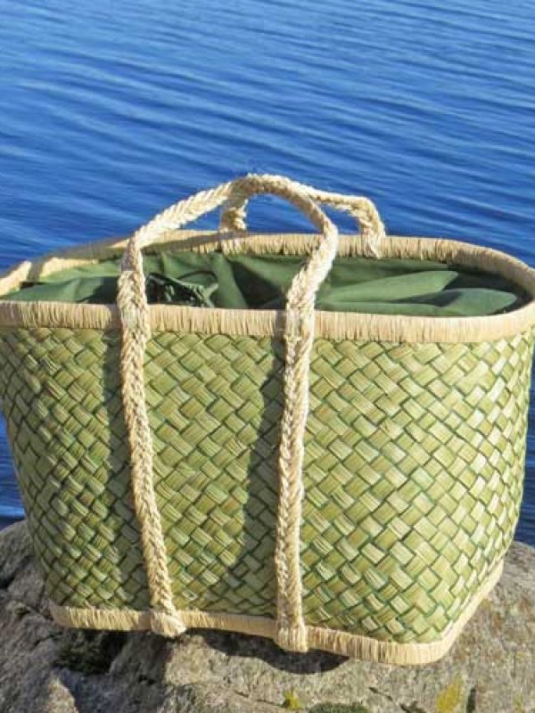 7. The picnic basket – that where designed has handles of sisal braids of local wild growing sisal. The sisal braids run under the bottom of the basket in order to give maximum load-bearing capacity. Drawstring closure of cotton fabric to protect what is inside. Click below to find the picnic basket in La Maison Afrique FAIR TRADE assortment.